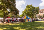 
                                  Jahnplatz-Fest – Der Jahnplatz bei bestem Wetter